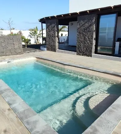 Fedelian Avec Jardin Et Piscine Chauffee וילה